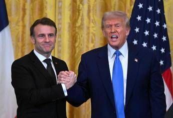 Ucraina, Macron: &quot;Europa pronta a mandare soldati dopo pace&quot;. Trump: &quot;Va bene anche a Putin&quot;