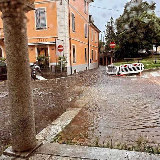 Le immagini dei danni provocati dalla tempesta che si è abbattuta su Maccagno con Pino e Veddasca (foto dalla pagina Facebook del sindaco Vargiu) Le immagini dei danni provocati dalla tempesta che si è abbattuta su Maccagno con Pino e Veddasca (foto dalla pagina Facebook del sindaco Vargiu)