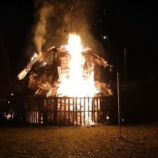 Giöbia ad Arnate: oltre 1.300 partecipanti e 120 kg di riso per scacciare l'inverno