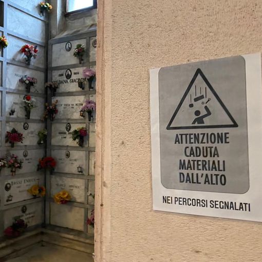 Rischio di caduta calcinacci al cimitero di Belforte: «Io anziana vorrei non aver più paura di andare a trovare i miei cari»