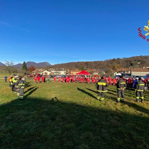 Maxi esercitazione dei vigili del fuoco al Brinzio: cento uomini in campo, affinate le tecniche di ricerca dispersi