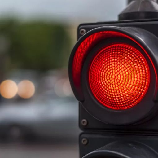 Busto, occhio al semaforo: il “vista-red” in funzione