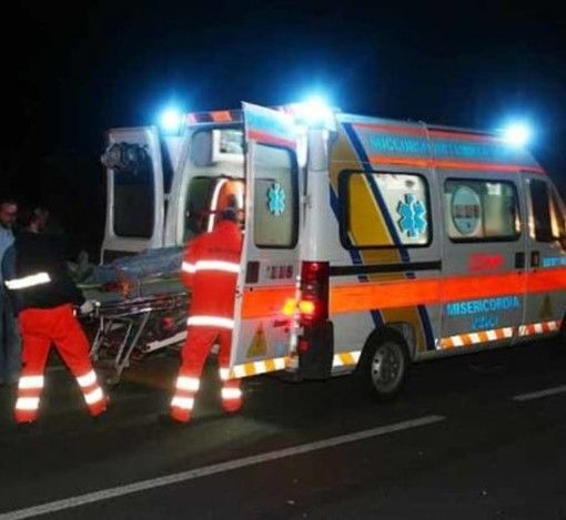 Quattro giovanissimi coinvolti in due incidenti nella notte