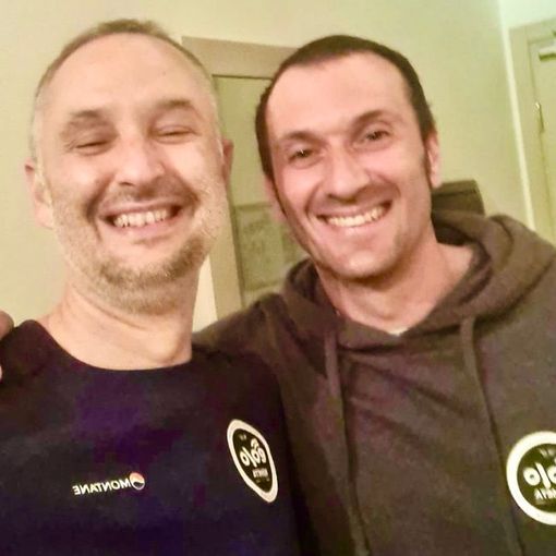La gioia del Caio e di Basso nella notte dopo l'impresa di Lorenzo Fortunato e della Eolo-Kometa sullo Zoncolan La gioia del Caio e di Basso nella notte dopo l'impresa di Lorenzo Fortunato e della Eolo-Kometa sullo Zoncolan