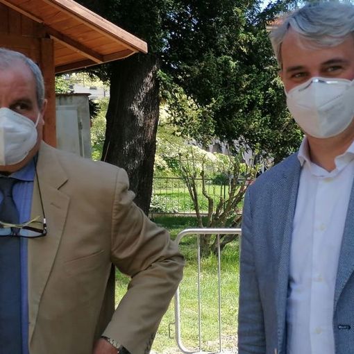 Il neo assessore Raffaele Catalano questa mattina ai Giardini Estensi insieme al sindaco Davide Galimberti
