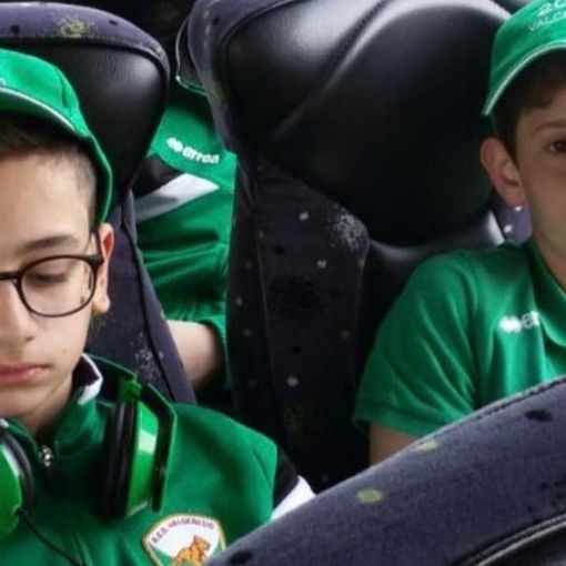 «Ciao Christian, ti ricorderemo per sempre capitano dei mitici 2004» scrive Rosetta, allegando una foto tenerissima di Christian da piccolino mentre alza lo sguardo con la maglia dell'Audax insieme a un compagno sul pullman prima di andare alla partita