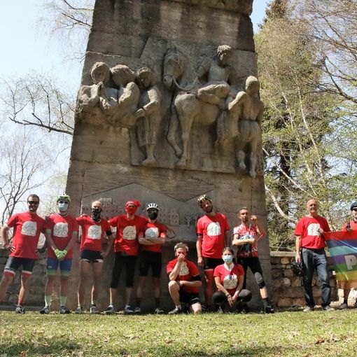 STORIA. In bicicletta per le strade del Varesotto a rendere omaggio ai monumenti partigiani