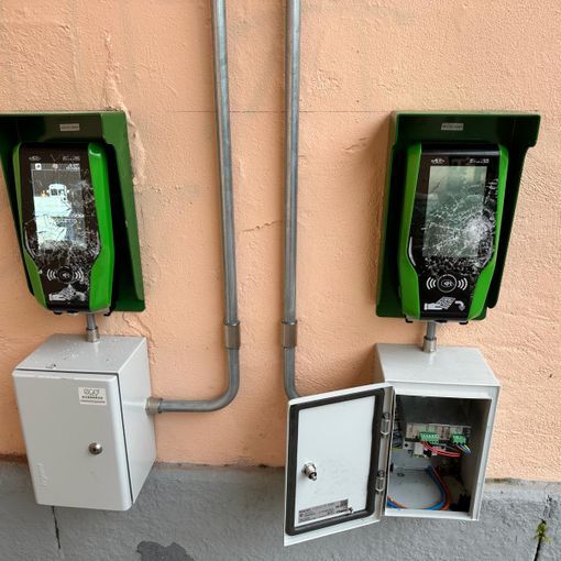 FOTONOTIZIA. Stazione di Caldé, vandalizzate le convalidatrici di nuova generazione