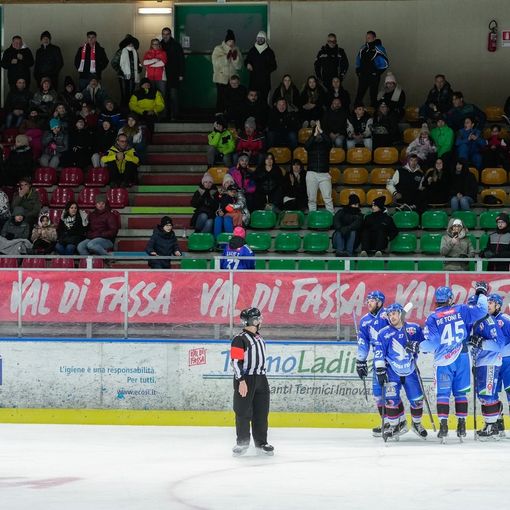 Il Fassa giocherà la prossima IHL (foto tratta dal profilo Facebook ufficiale Fassa Falcons)