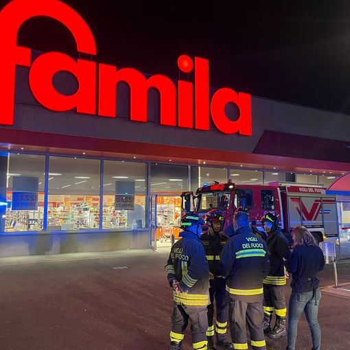 Sostanza urticante nell'aria, paura al supermercato: soccorse 50 persone a Castronno (VIDEO)