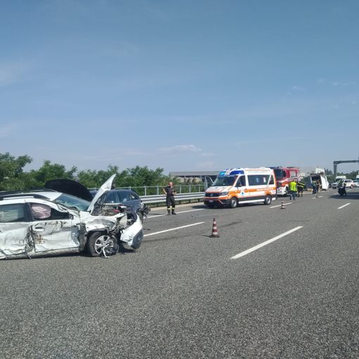 Carambola in A9 tra Saronno e Turate: cinque feriti e un furgone ribaltato