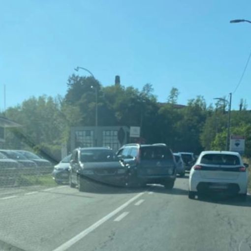 Le due auto poco dopo l'incidente
