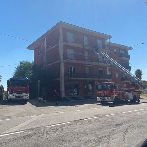 I vigili del fuoco sul luogo dell'intervento (foto A.C.)