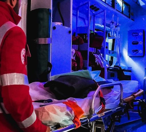 Tragedia prima dell'alba sull'A4: incidente tra mezzi pesanti, morto un 49enne
