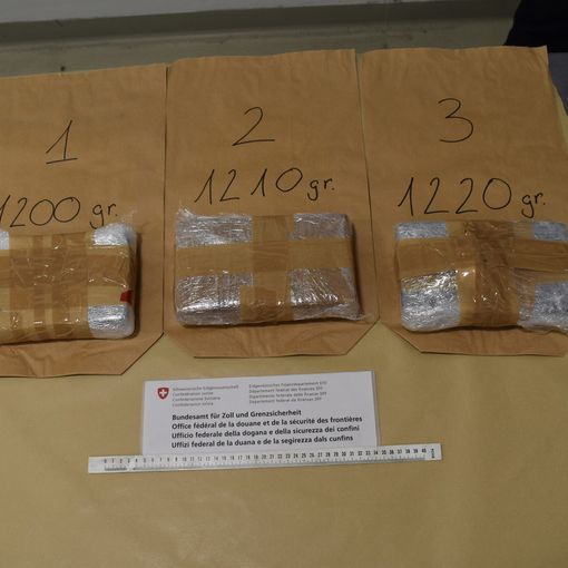Spaccio in dogana, due arresti in Canton Ticino: sequestrati oltre tre chili e mezzo di cocaina