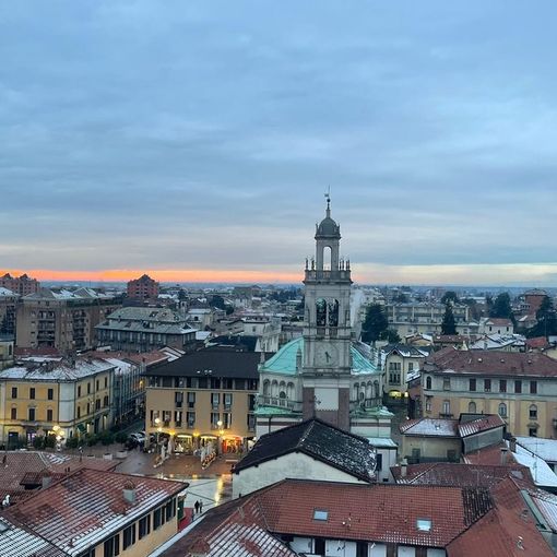 EmozioNatale a Busto, resistono pattini e ruota panoramica. E un concorso mette i sogni in viaggio