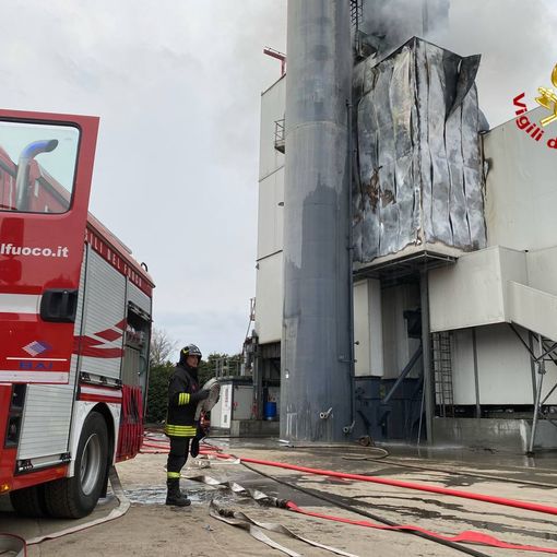 L'incendio alla ditta Civelli di Gavirate