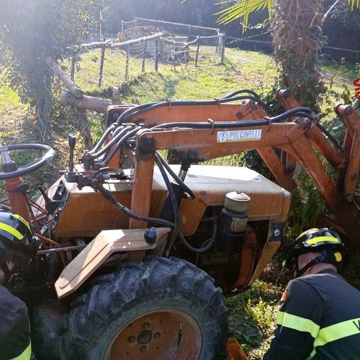 FOTO. Muore schiacciato dal trattore: tragedia a Germignaga