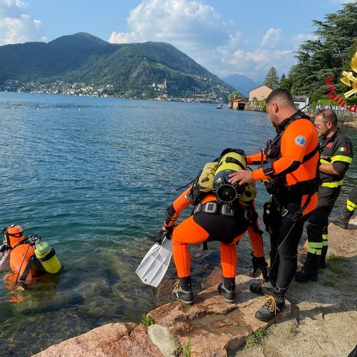 VIDEO E FOTO. Fa un bagno nel lago ma non riemerge: ragazzo di 22 anni ripescato a 18 metri di profondità a Porto Ceresio. E' in gravi condizioni