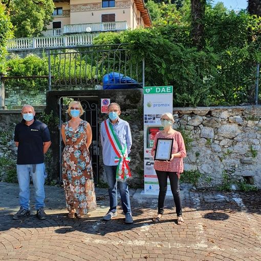 Estate più sicura a Leggiuno: posato un defibrillatore alla spiaggia di Arolo Estate più sicura a Leggiuno: posato un defibrillatore alla spiaggia di Arolo