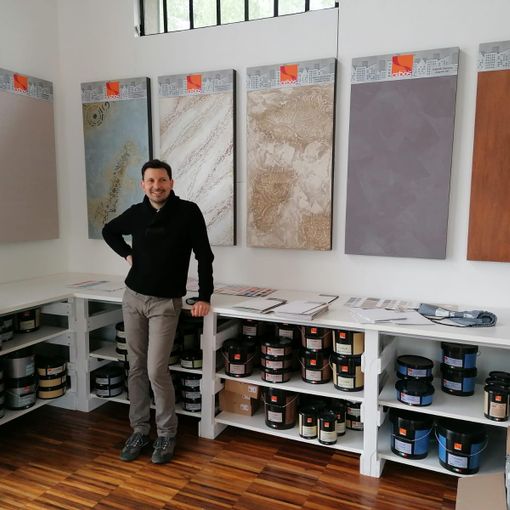 Maurizio Vassallo, titolare di My Color, è orgoglioso e soddisfatto della sua nuova attività