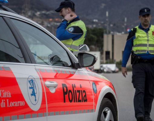 Canton Ticino, rapina a mano armata al distributore: si cerca un'auto con targa italiana