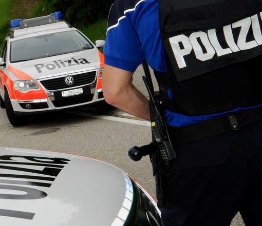 Canton Ticino, auto perde il controllo e finisce nel fiume