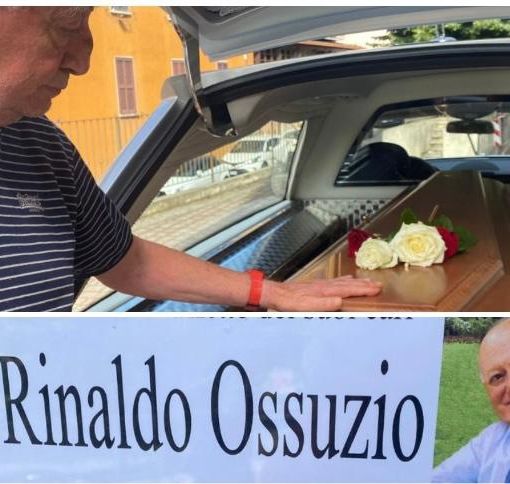 Ezio Macchi e l'ultima dolce carezza per Rinaldo Ossuzio questa mattina nella chiesa di Valle Olona