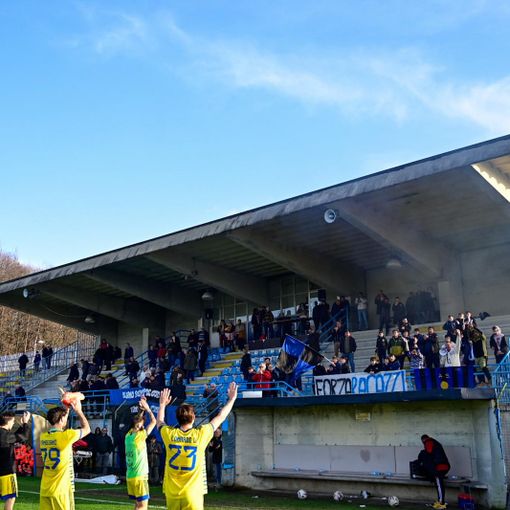 La festa finale del Chinetti dopo il 2-0 al Saluzzo che vale la qualificazione ai quarti di Coppa Italia (foto Alessandro Umberto Galbiati)