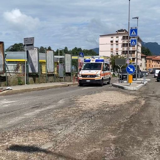 Varese, vigili del fuoco in azione in viale Borri per una persona intrappolata in ascensore