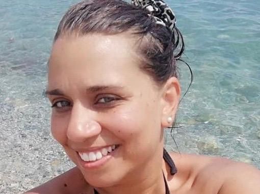 Lacrime per Valentina: «Nessuno avrebbe dovuto portarci via i tuoi occhi e il tuo sorriso»