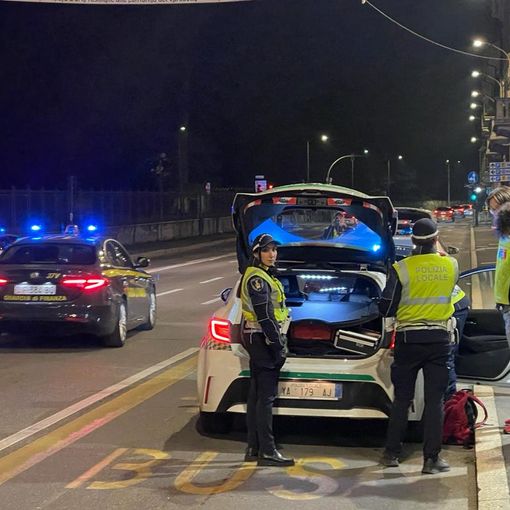 FOTO - Ragazzi on the road: i giovani protagonisti dei controlli stradali nel centro di Varese