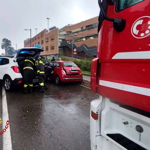 Scontro tra due auto a Somma Lombardo lungo il Sempione