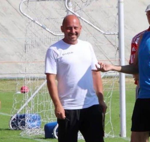 Stefano Bettinelli, a sinistra, insieme a Beppe Sannino, ieri al Franco Ossola per gli Open Gol dell'Accademia Varese