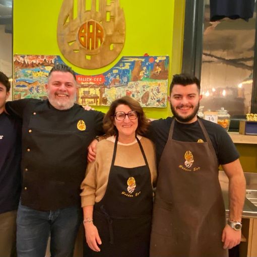 Una famiglia, il Golden Egg di Varese: Fulvio Solari al centro, insieme alla moglie Barbara e ai figli Federico, a destra, e Lorenzo, a sinistra