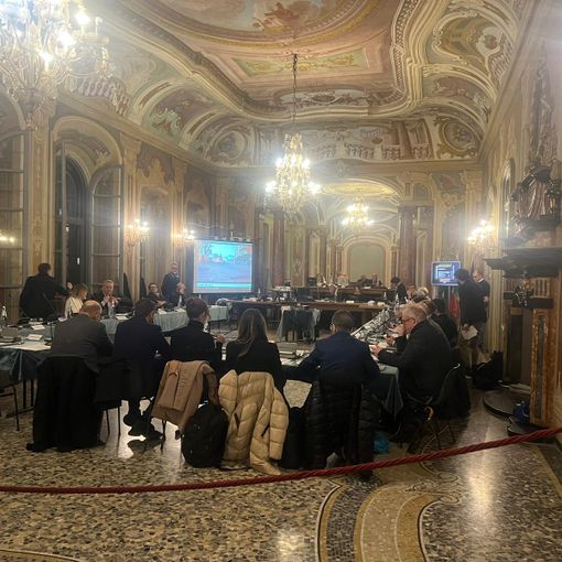 Largo Flaiano, l'orgoglio dell'amministrazione e i distinguo della minoranza. Salta la discussione sul padel a Lissago