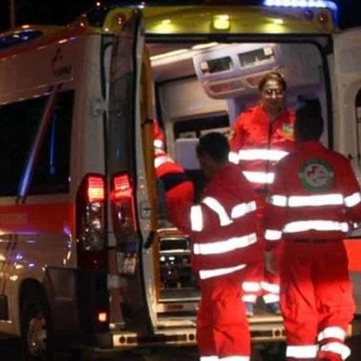 Cadono dalla moto sulla provinciale della Rasa: feriti un uomo e una donna