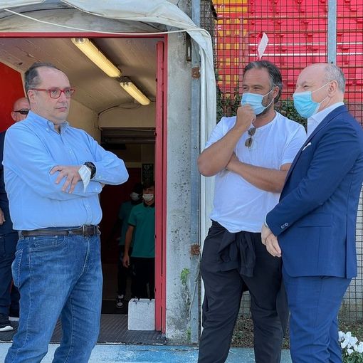 Da sinistra il presidente Stefano Amirante, Antonio Rosati e Beppe Marotta fuori dal tunnel del Franco Ossola prima dell'amichevole estiva con l'Inter Primavera