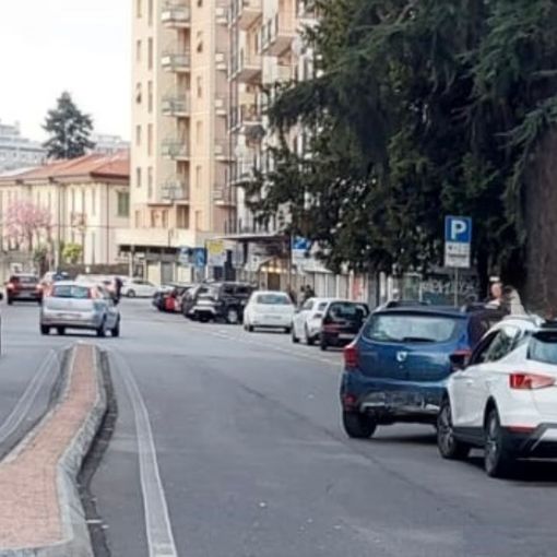 La situazione è tornata alla normalità dopo un'ora: nella foto le auto coinvolte a incidente risolto