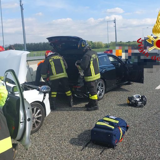 FOTO. Scontro tra due auto e un furgone: paura sull'A9