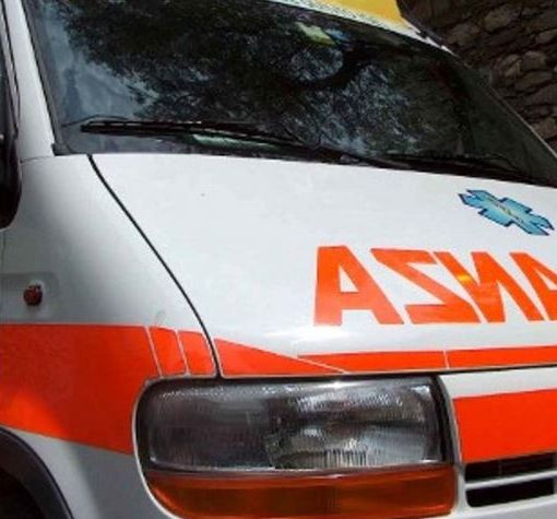 Auto investe due persone a Tradate, soccorso anche un bimbo di quattro anni