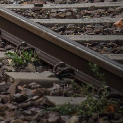 Tragedia nella notte a San Giorgio su Legnano: giovane di 24 anni muore urtato dal treno