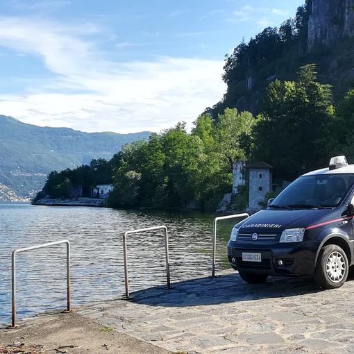 Ferragosto violento sul lago Maggiore: rissa tra giovanissimi a Caldè, arrivano carabinieri ed elisoccorso