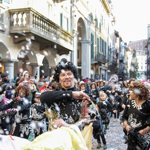Domani torna il Carnevale Bosino: maschere e carri coloreranno il centro di Varese