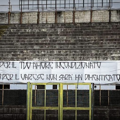 La foto dello striscione postata da Stefano Pertile con il suo &quot;grazie&quot;