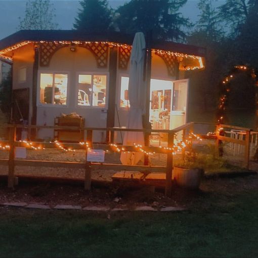Il chiosco Cill al parco Mantegazza tra le luminarie allestite per il Natale