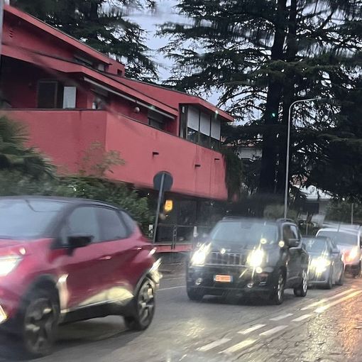 La situazione in viale Aguggiari poco dopo le 18