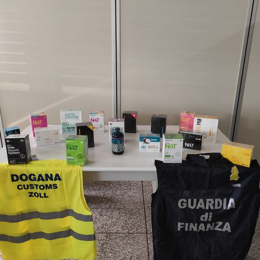 Valichi di confine, la Finanza sequestra 272 confezioni di integratori non a norma