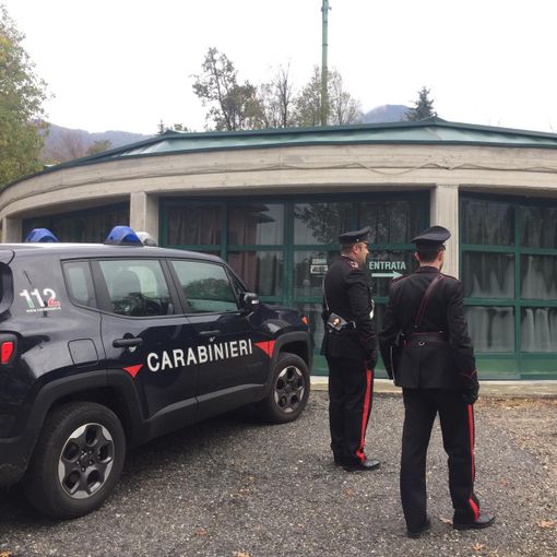 Rubavano biciclette a autoparlanti, due quarantenni finiscono in manette