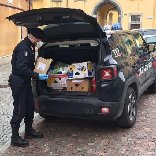 Valcuvia, l'aiuto dei carabinieri: consegnano la spesa alle famiglie in difficoltà